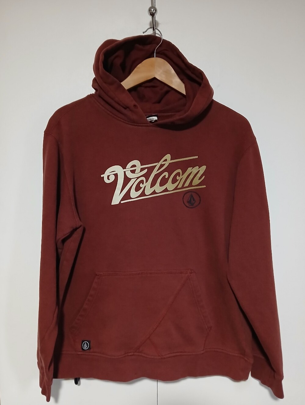 Volcom Brick Red Script Logo Pullover Hoodie Sweatshirt Mens Medium Y2K Skate